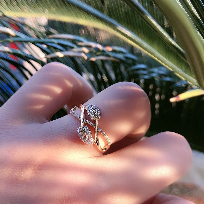 Intertwined Leaf Ring - ÉclatMystique
