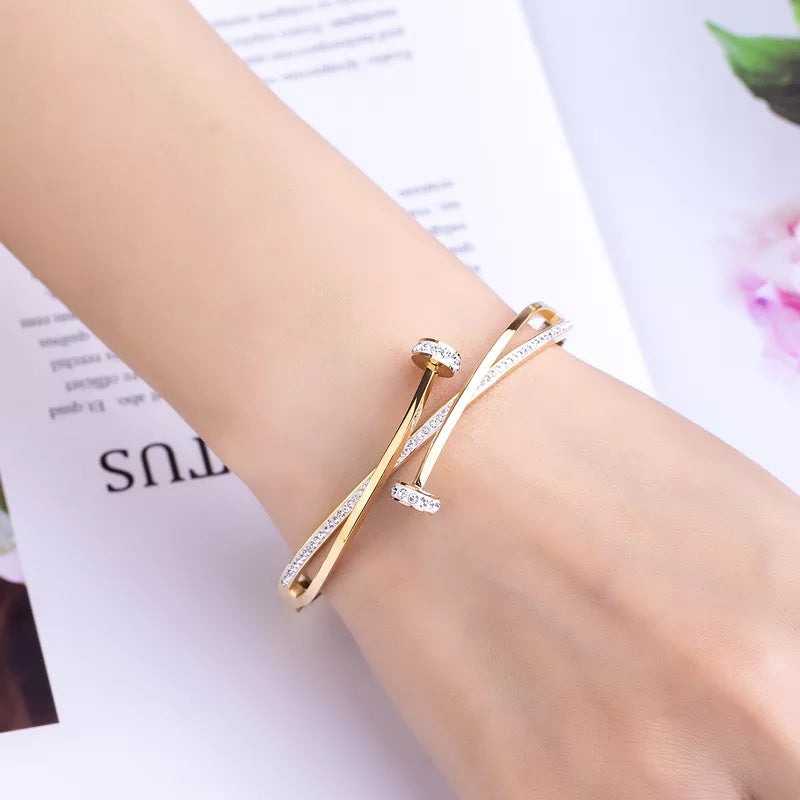 Crystal Nail Head Bracelet - ÉclatMystique