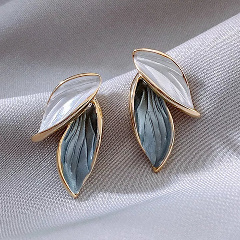 Grey Leaf Earrings - ÉclatMystique