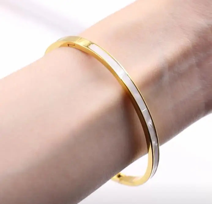 White Shell Bracelet - ÉclatMystique