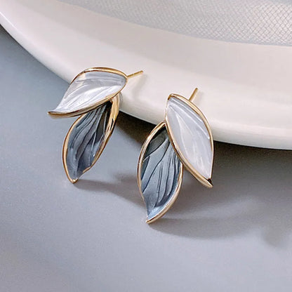 Grey Leaf Earrings - ÉclatMystique